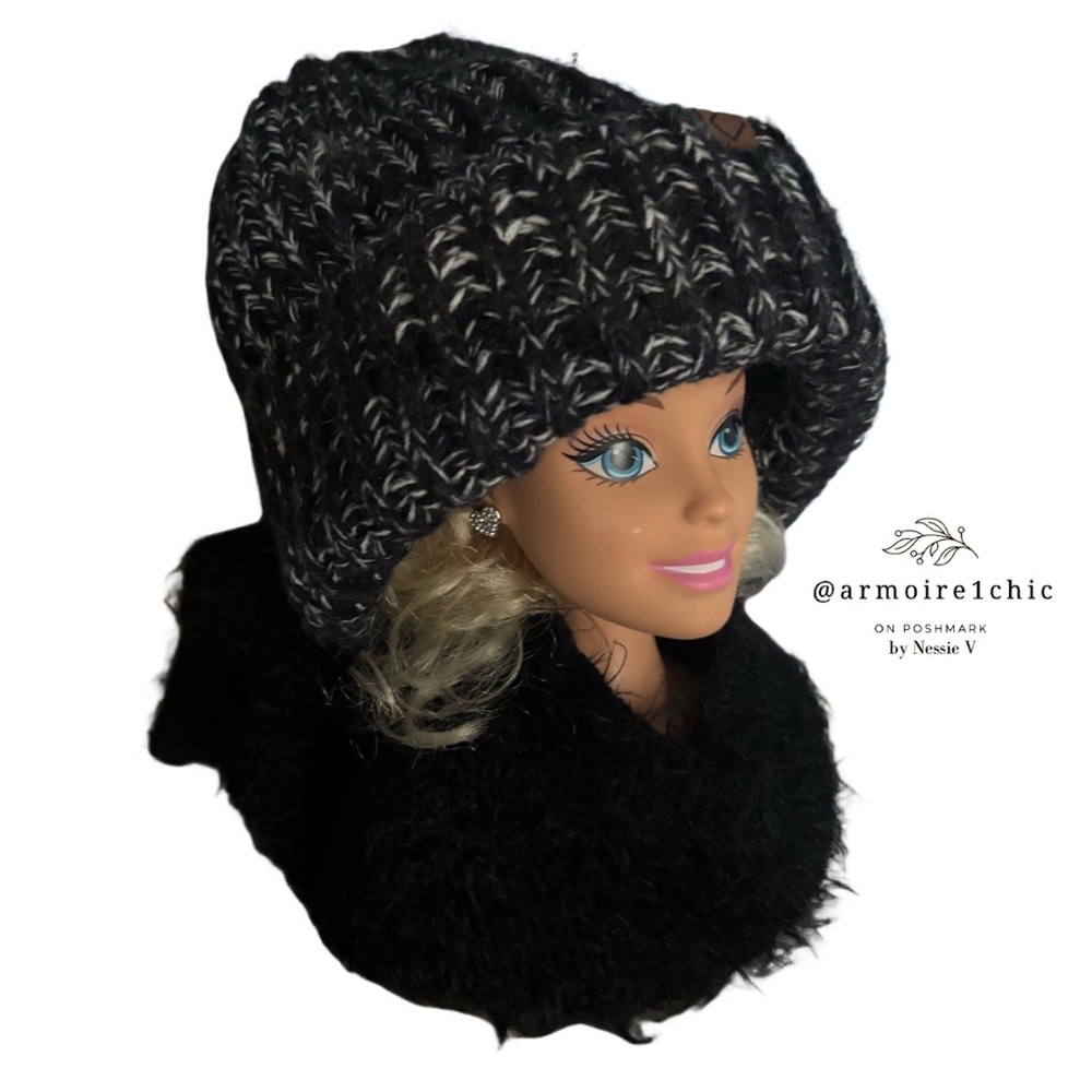 Women’s Winter Hat | Unbranded | Plush Black and White Knit Beanie | Size M